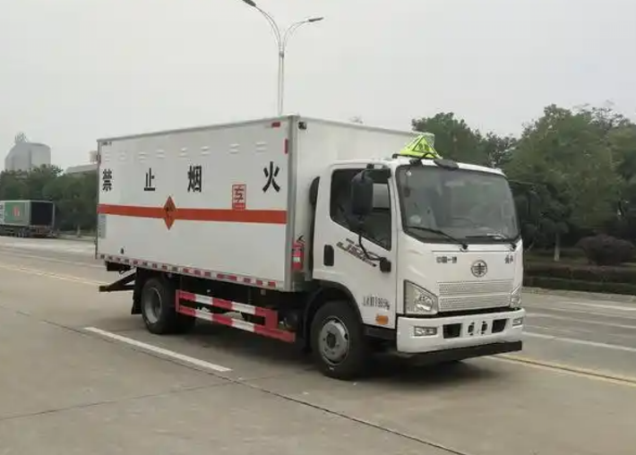 新华镇爆破器材运输车可以上高速吗？